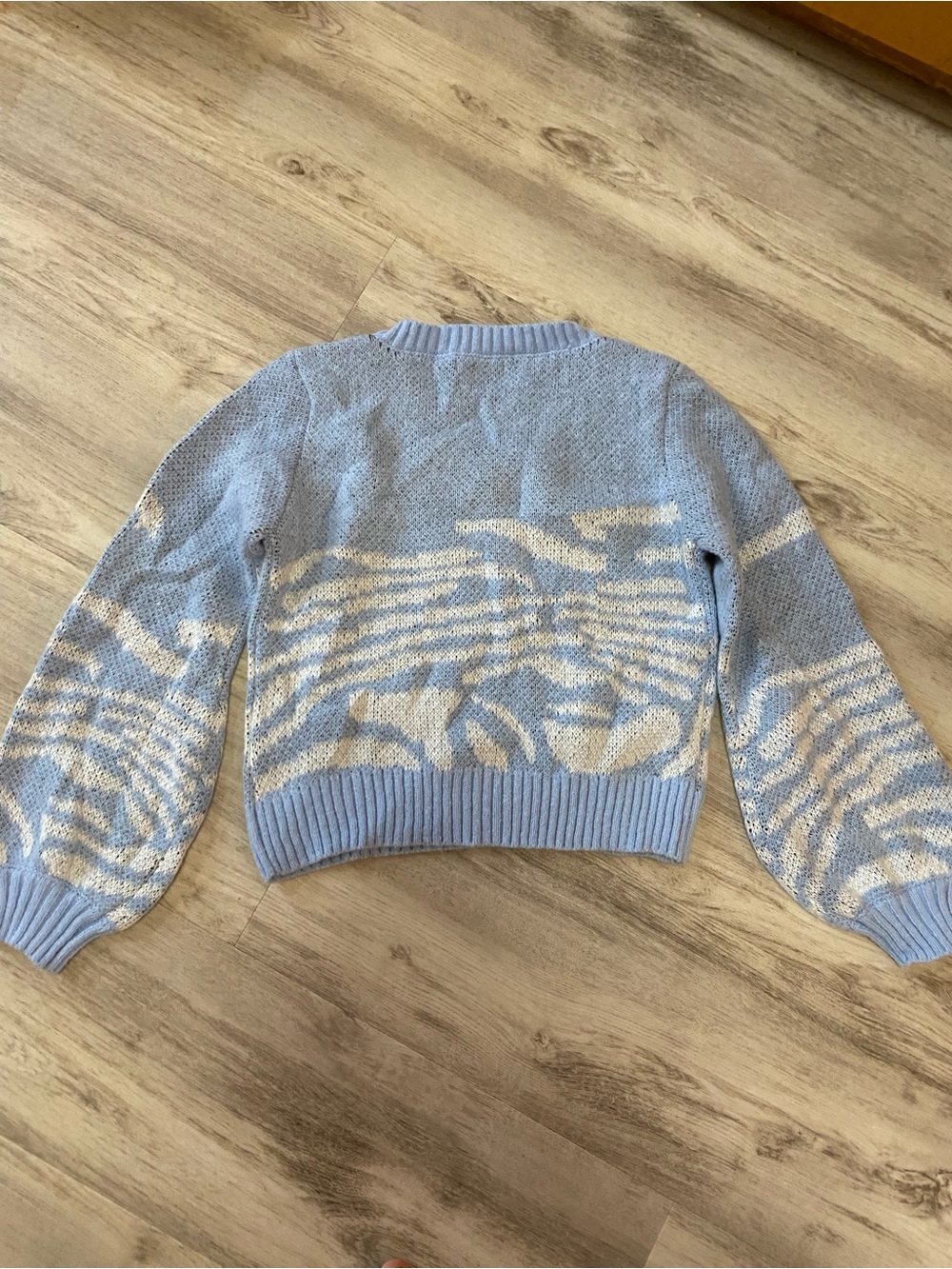 Light Blue Orca Knit V-Neck Sweater - NWOT - Picture 7 of 8
